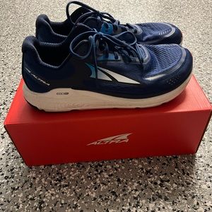 Men’s Altra size 12.5 shoes sneakers Worn a handful of times- like new w/ box!